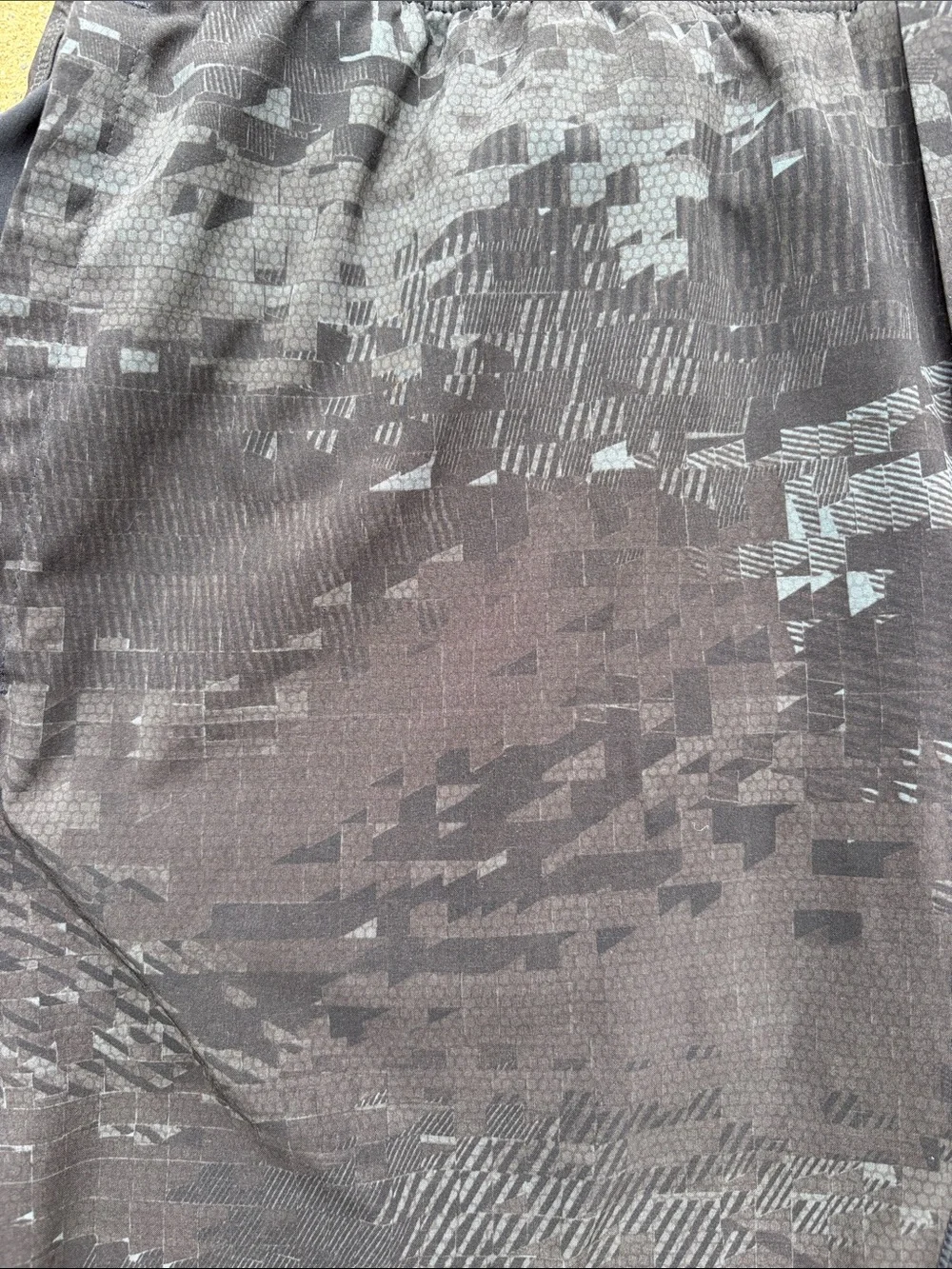 Lululemon Men’s Geometric Black & Gray Digital Camouflage Shorts Size Large